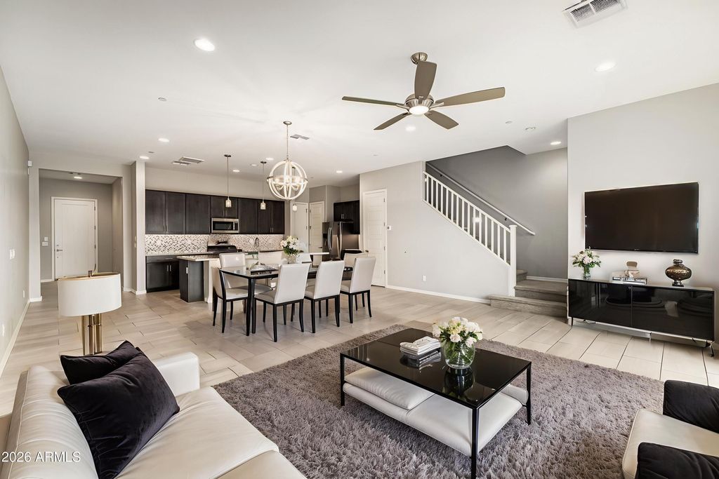 1970 W Desert Hollow Drive W, Phoenix, AZ 85085