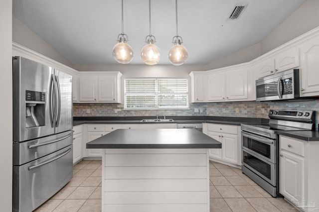 2081 Seagrape Dr, Navarre, FL 32566