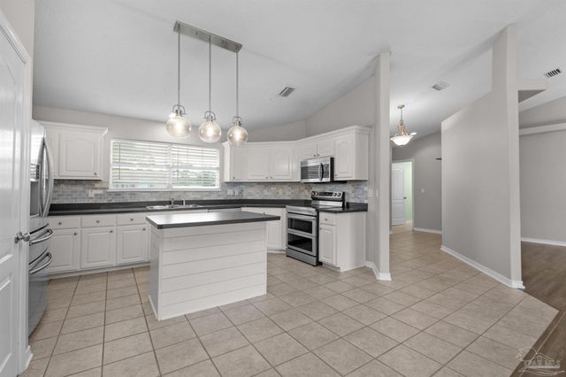 2081 Seagrape Dr, Navarre, FL 32566