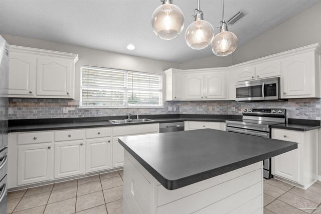 2081 Seagrape Dr, Navarre, FL 32566