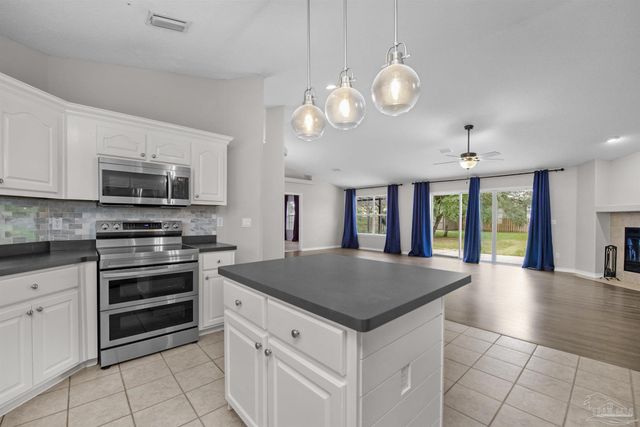 2081 Seagrape Dr, Navarre, FL 32566