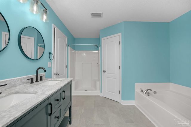 2081 Seagrape Dr, Navarre, FL 32566