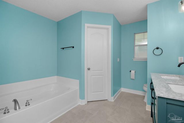 2081 Seagrape Dr, Navarre, FL 32566