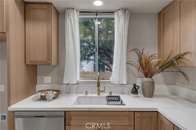 520 E 8th Street, Corona, CA 92879