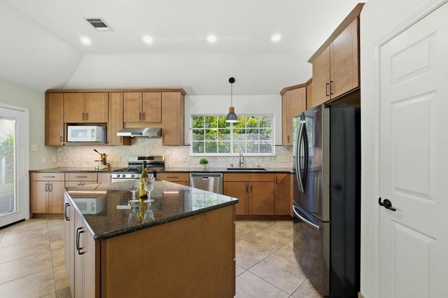 213 Rio Vista DR, Georgetown, TX 78626