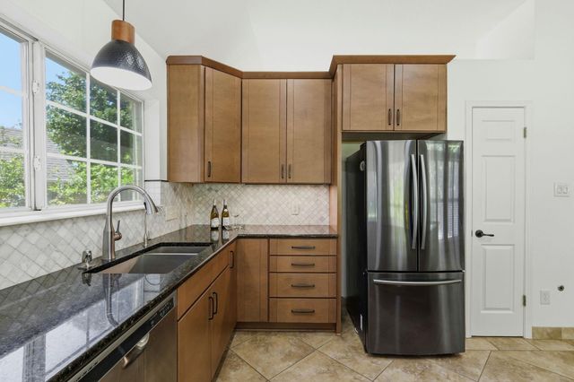 213 Rio Vista DR, Georgetown, TX 78626