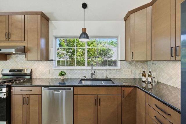 213 Rio Vista DR, Georgetown, TX 78626