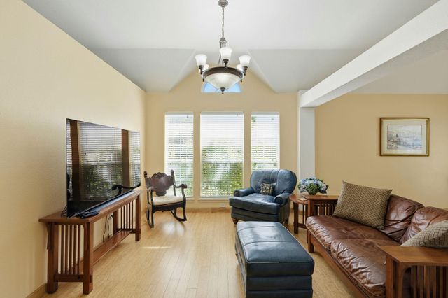 213 Rio Vista DR, Georgetown, TX 78626
