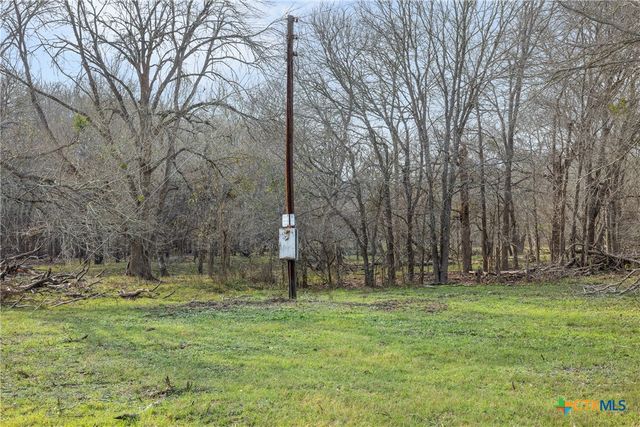 1144 Treetop Lane, Luling, TX 78648