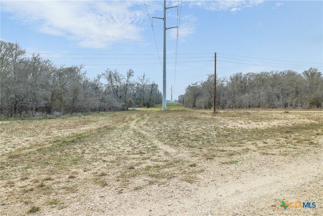 1144 Treetop Lane, Luling, TX 78648