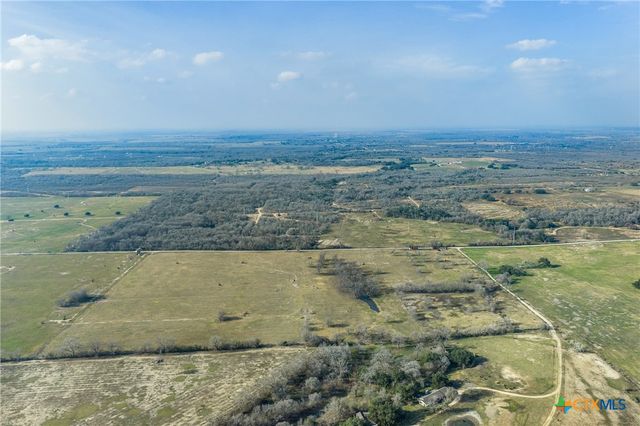 1144 Treetop Lane, Luling, TX 78648