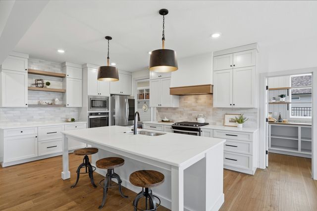 7401 BRACKENHILL DR, Columbia, MO 65203