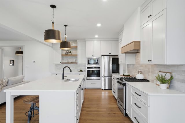 7401 BRACKENHILL DR, Columbia, MO 65203