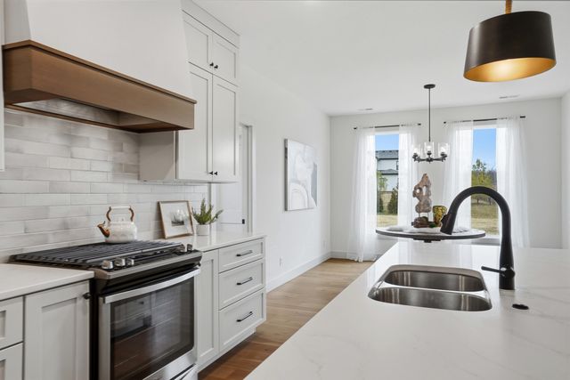 7401 BRACKENHILL DR, Columbia, MO 65203