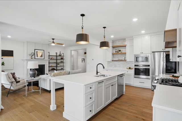 7401 BRACKENHILL DR, Columbia, MO 65203