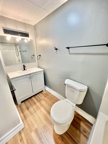 94 Main St 1L, North Andover, MA 01845