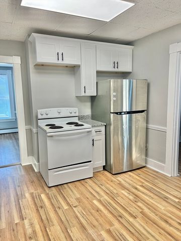 94 Main St 1L, North Andover, MA 01845