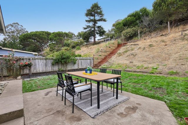 867 Serena Drive, Pacifica, CA 94044