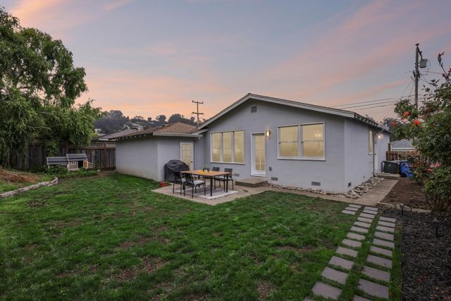 867 Serena Drive, Pacifica, CA 94044