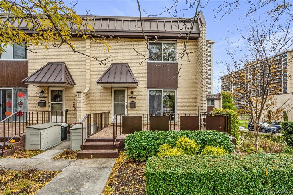 17-09 215 TH45, Bayside, NY 11360