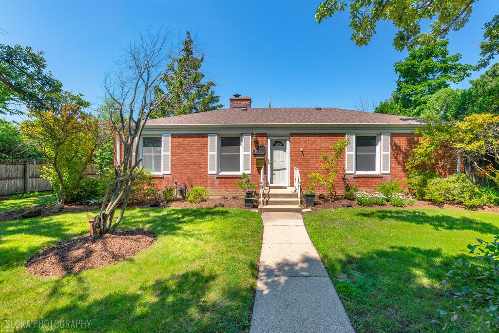 600 Garfield Avenue, Lake Bluff, IL 60044