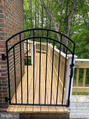 6608 STONECREST LN, Fairfax Station, VA 22039