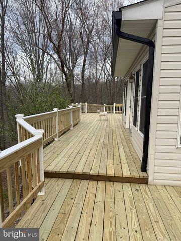 6608 STONECREST LN, Fairfax Station, VA 22039