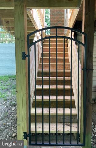 6608 STONECREST LN, Fairfax Station, VA 22039