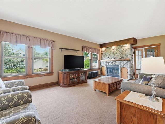 21 Elmwood Avenue, West Springfield, MA 01089