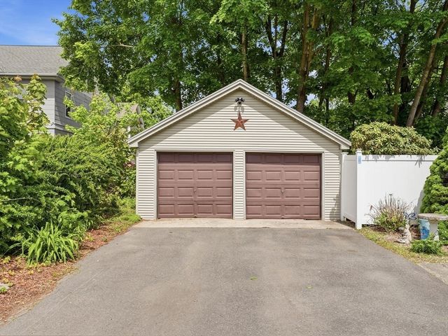 21 Elmwood Avenue, West Springfield, MA 01089