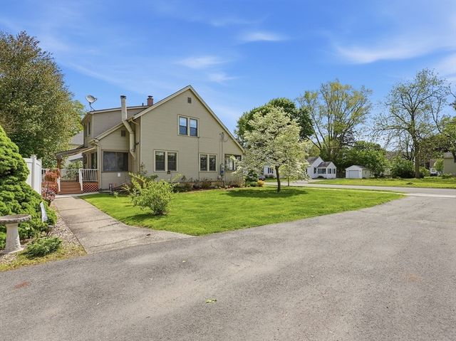 21 Elmwood Avenue, West Springfield, MA 01089