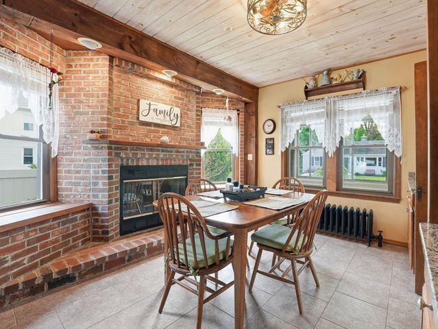 21 Elmwood Avenue, West Springfield, MA 01089