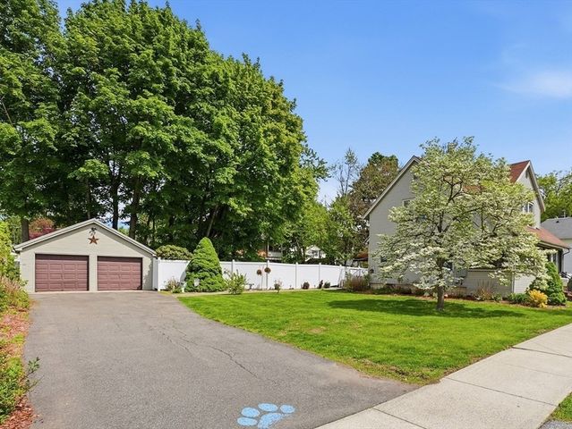 21 Elmwood Avenue, West Springfield, MA 01089