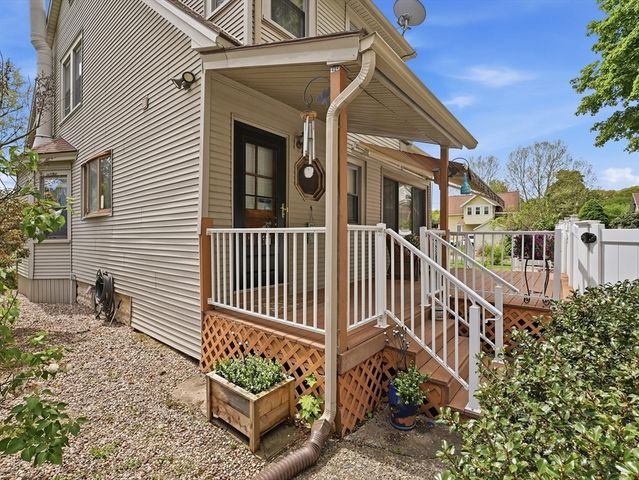 21 Elmwood Avenue, West Springfield, MA 01089