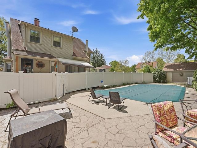 21 Elmwood Avenue, West Springfield, MA 01089