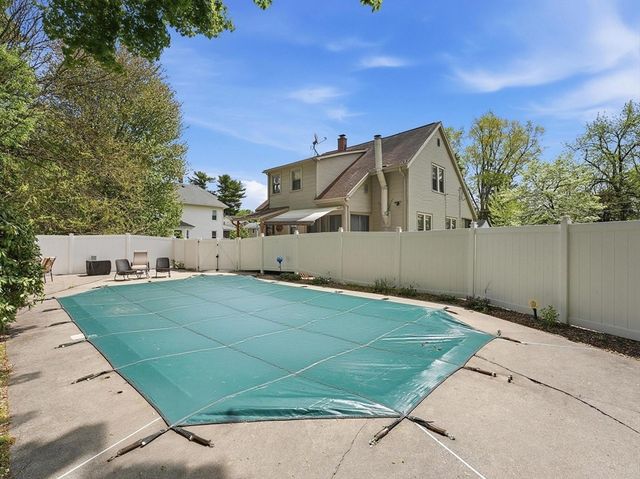 21 Elmwood Avenue, West Springfield, MA 01089