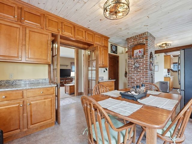 21 Elmwood Avenue, West Springfield, MA 01089
