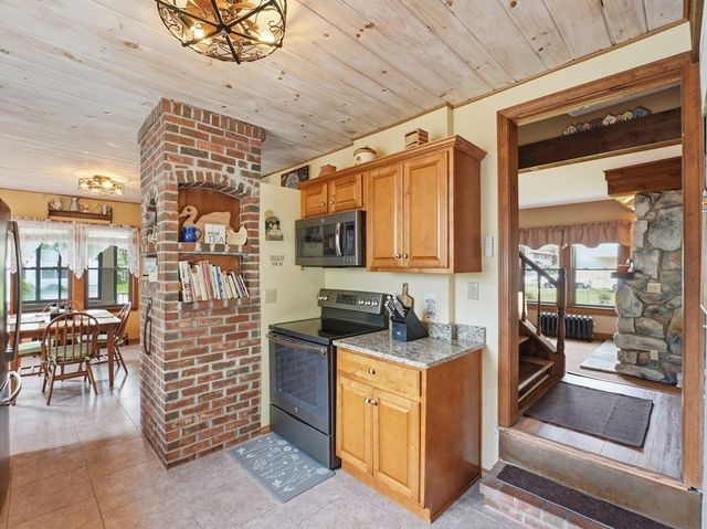21 Elmwood Avenue, West Springfield, MA 01089
