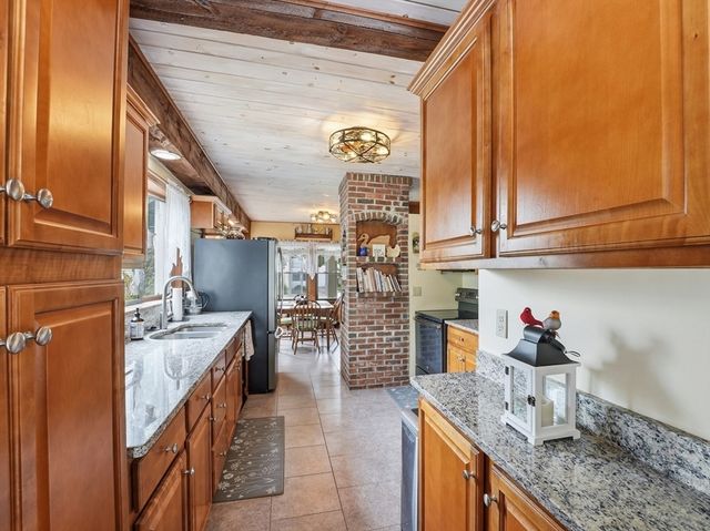 21 Elmwood Avenue, West Springfield, MA 01089