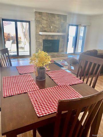 21664 Hall Road, Woodhaven, MI 48183