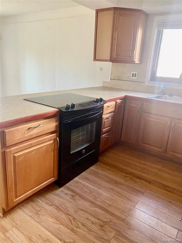 21664 Hall Road, Woodhaven, MI 48183