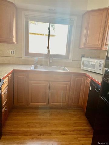 21664 Hall Road, Woodhaven, MI 48183