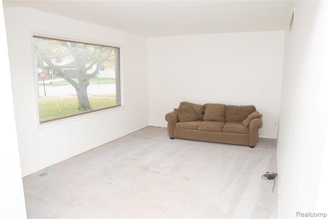 21664 Hall Road, Woodhaven, MI 48183