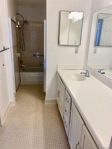 21664 Hall Road, Woodhaven, MI 48183