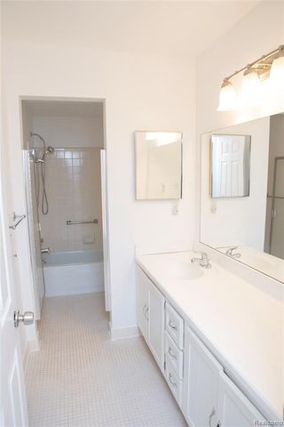 21664 Hall Road, Woodhaven, MI 48183