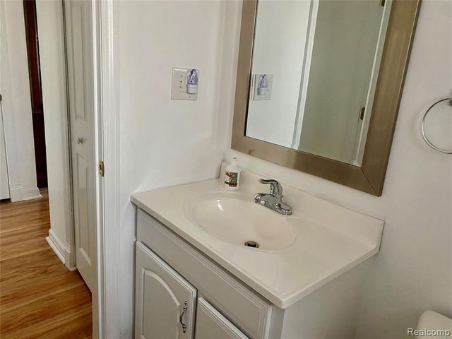 21664 Hall Road, Woodhaven, MI 48183