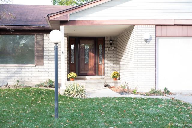 21664 Hall Road, Woodhaven, MI 48183