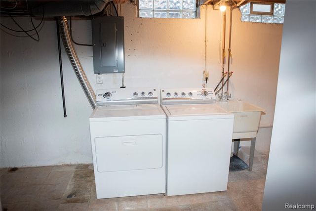 21664 Hall Road, Woodhaven, MI 48183