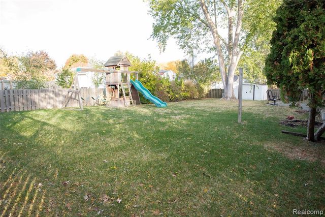 21664 Hall Road, Woodhaven, MI 48183