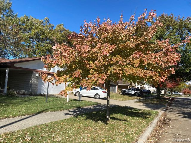 21664 Hall Road, Woodhaven, MI 48183